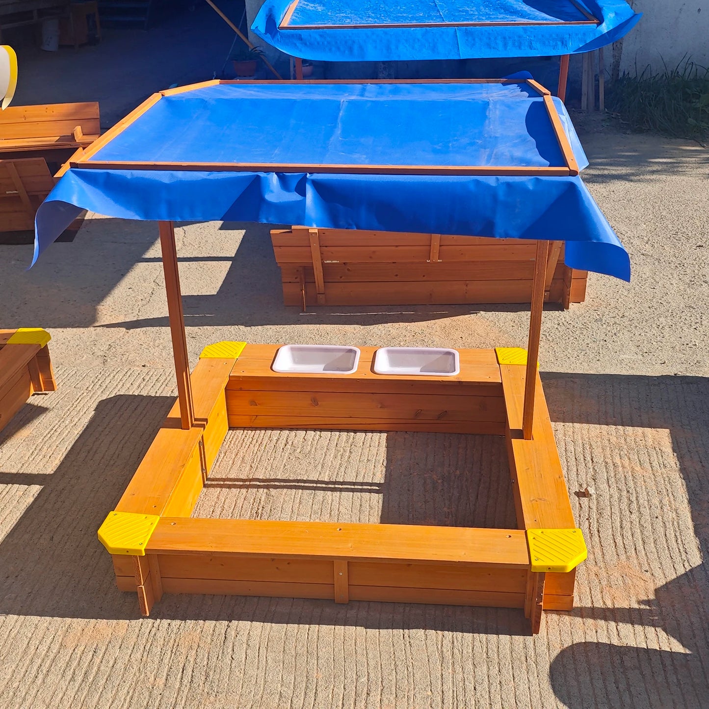 Wooden Sandbox Outdoor Sandbox with Adjustable Canopy for children aged 3-8 Spacious Children's sandbox for the Beach Backyard